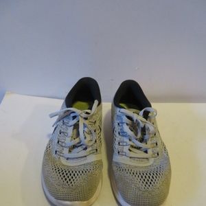 NIKE GRAY & BLACK MESH DESIGNED RUNNING SNEAKER 9